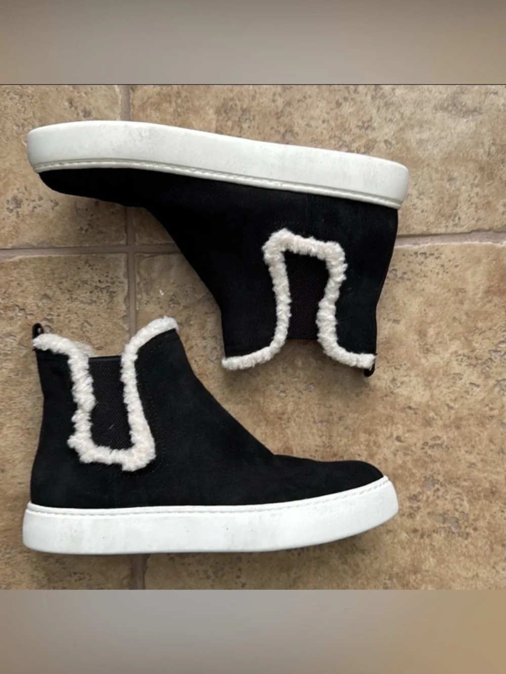 Lucky Brand Kachai Chelsea Boot Black Suede White Faux Shearling Fur Size 7 NEW - Picture 4 of 11